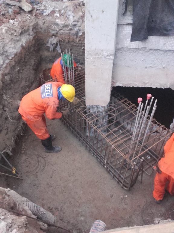 727 - Montagem da armadura do novo bloco de coroamento ligado ao pilar
