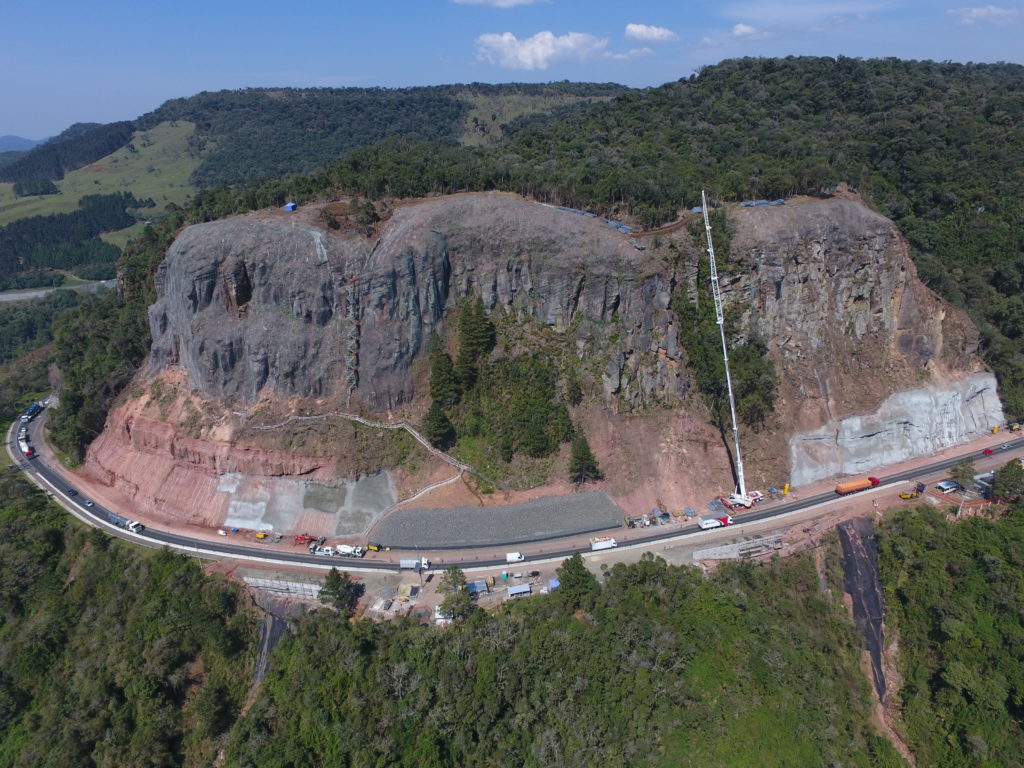 Obra 744 - Obras de Estabilização de Taludes com Tela Chumbada - AUTOPISTA PLANALTO SUL S.A