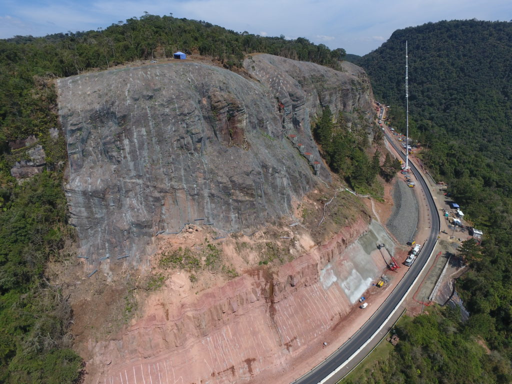 Obra 744 - Obras de Estabilização de Taludes com Tela Chumbada - AUTOPISTA PLANALTO SUL S.A