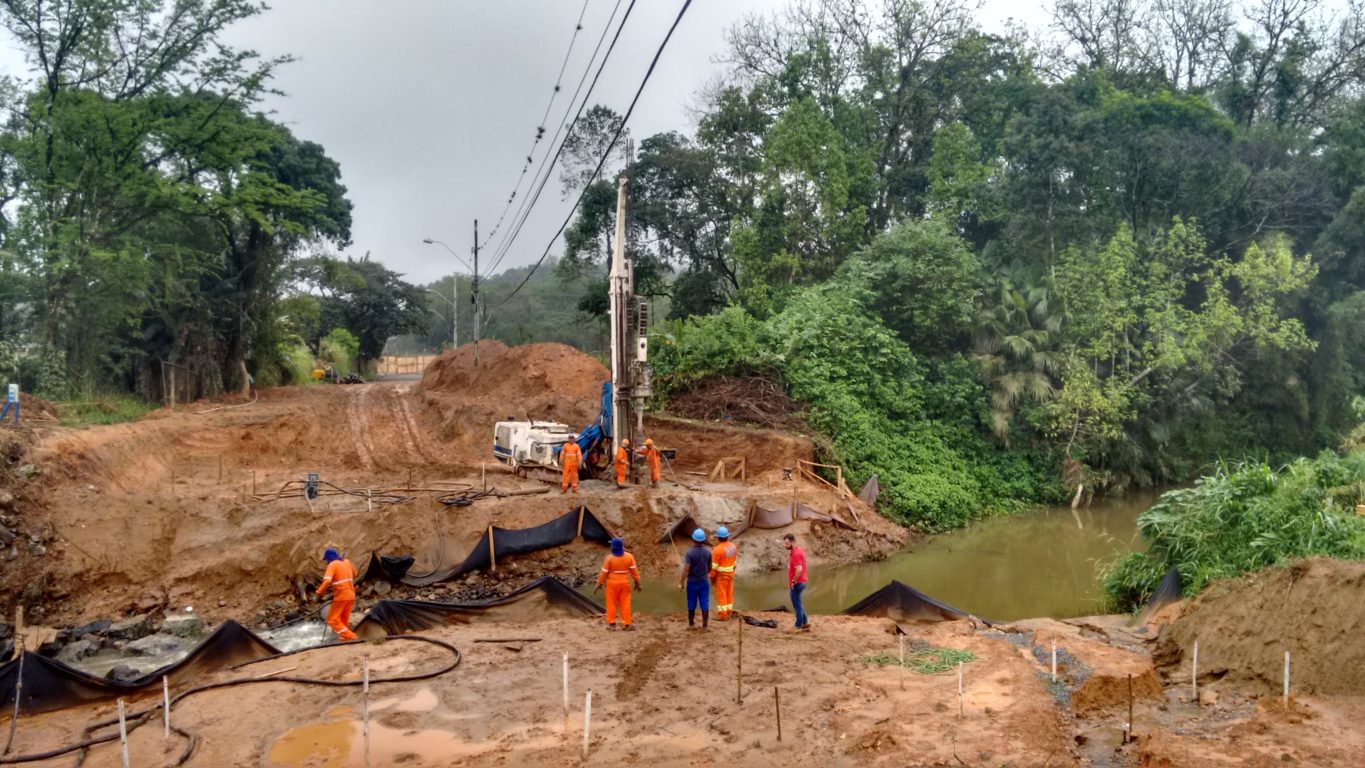 Obra 760 - Serviços de fundação em estacas tipo raiz, nos Terminais Integrados: Norte (Itoupavas) e Oeste (Águas Verdes), na cidade de Blumenau/SC - MJRE CONSTRUTORA LTDA
