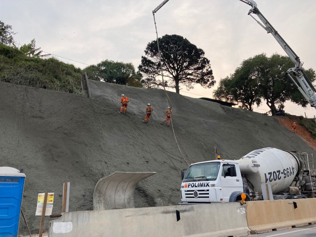 OBRA 831 DA SEEL – RECUPERADOS 3 DOS 6 TALUDES DO CONTRATO PARA OBRAS NA  AUTOPISTA LITORAL SUL (SC)- BR-101