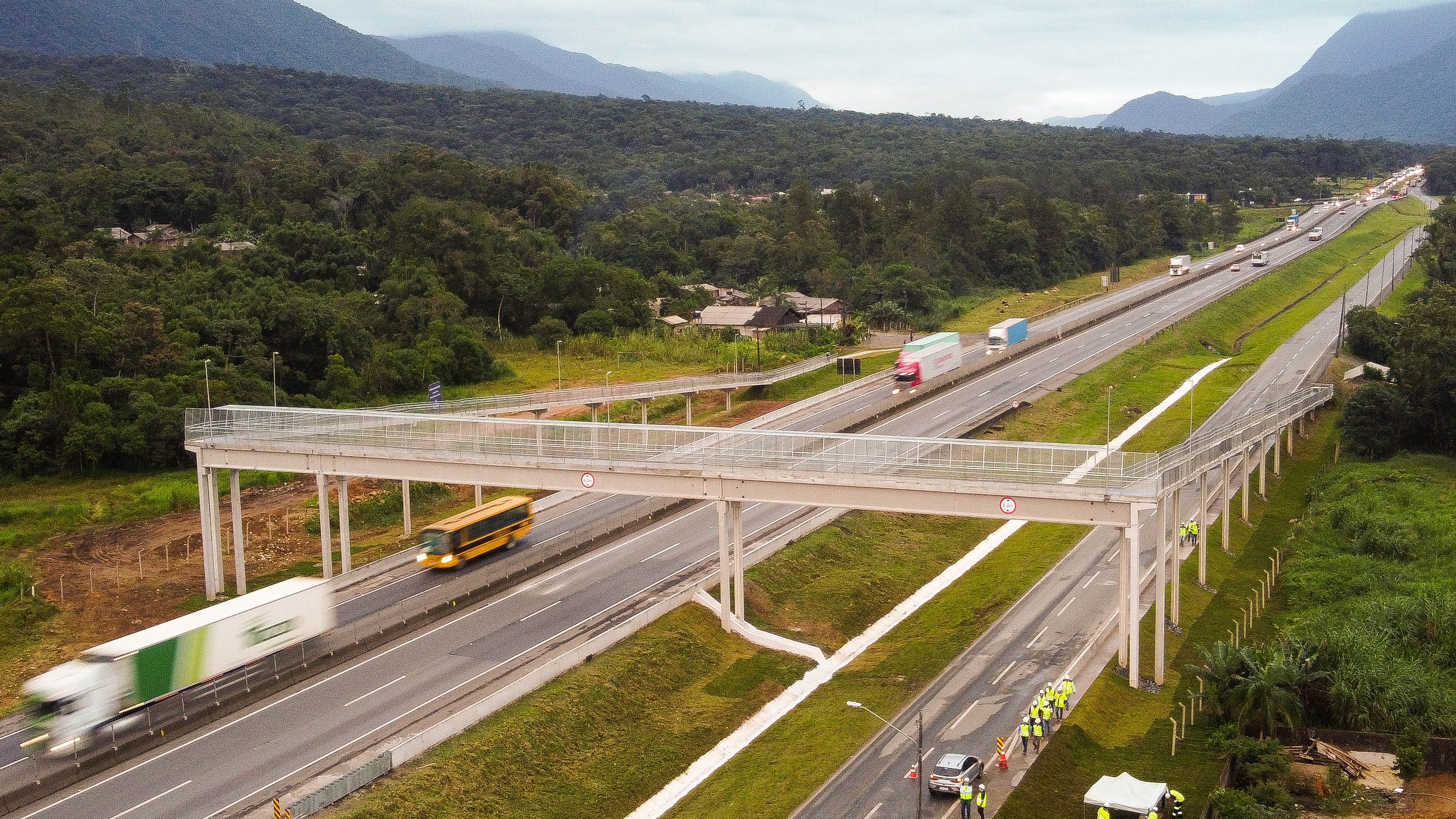 ARTERIS LITORAL SUL INAUGURA, COM ORGULHO, PASSARELA CONSTRUÍDA PELA SEEL EM GARUVA (SC)